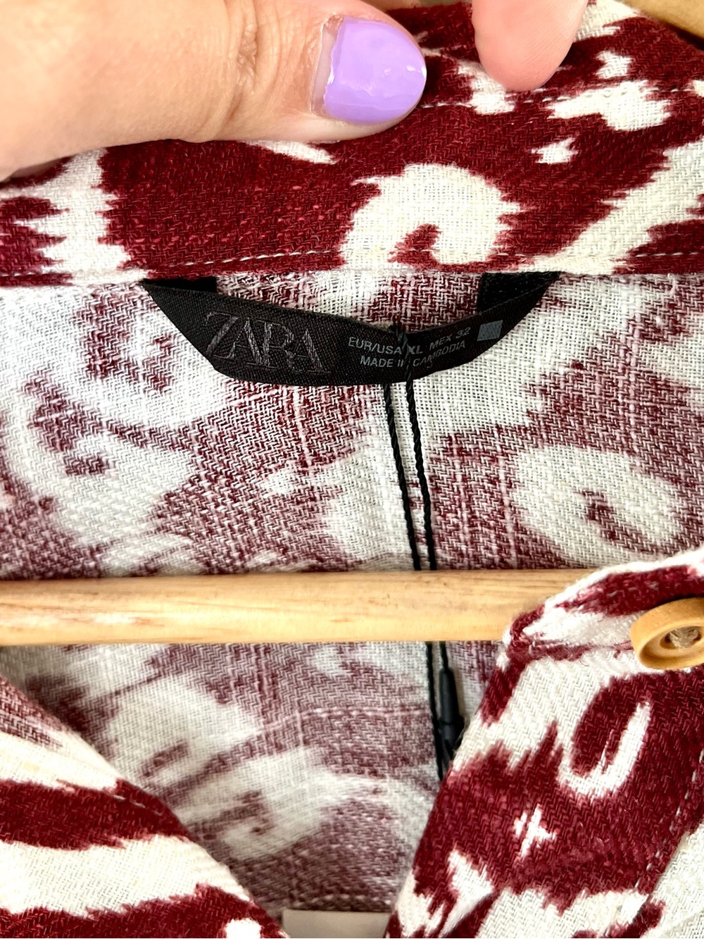 NWT ZARA Burgundy & Cream Ikat Print Button-Up Blouse Size XL Slightly Cropped - Picture 7 of 11